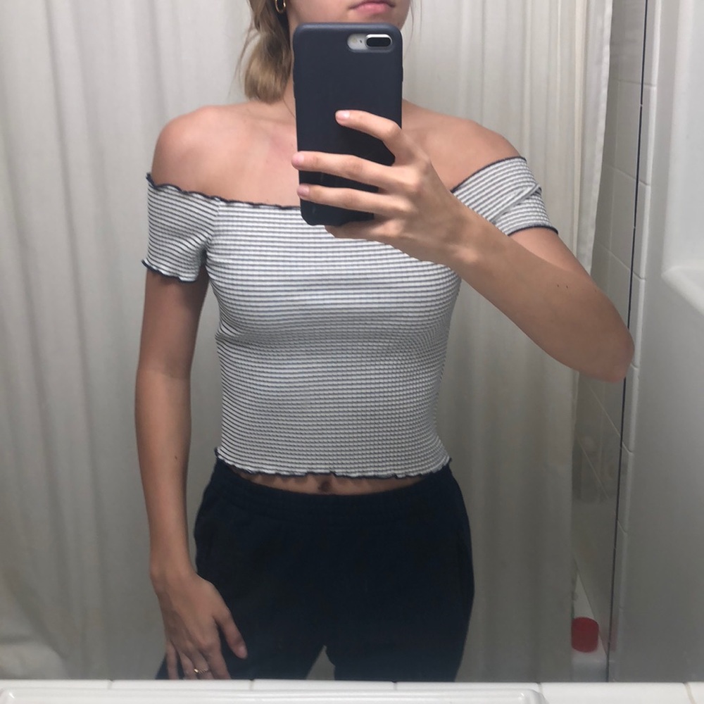 Never worn Zara off the shoulder top